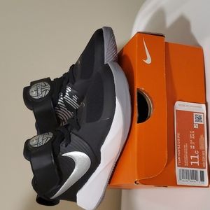 Boys Nike Team Hustle D9 Sneakers